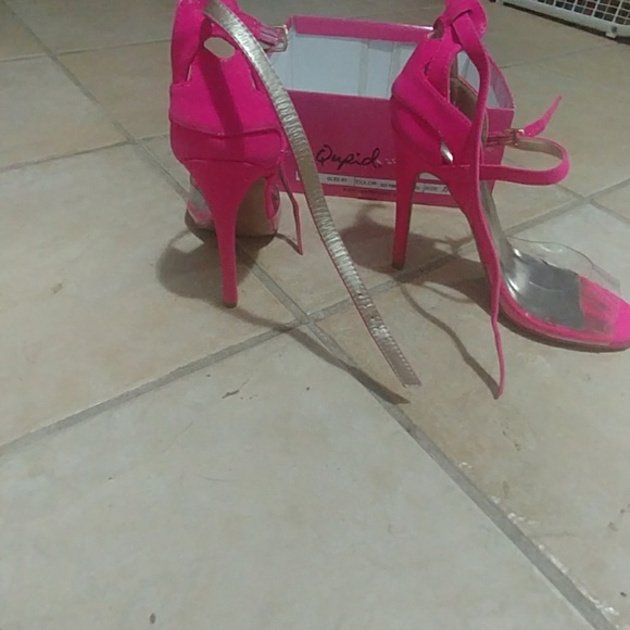 Hot pink high heels - Picture 2 of 2